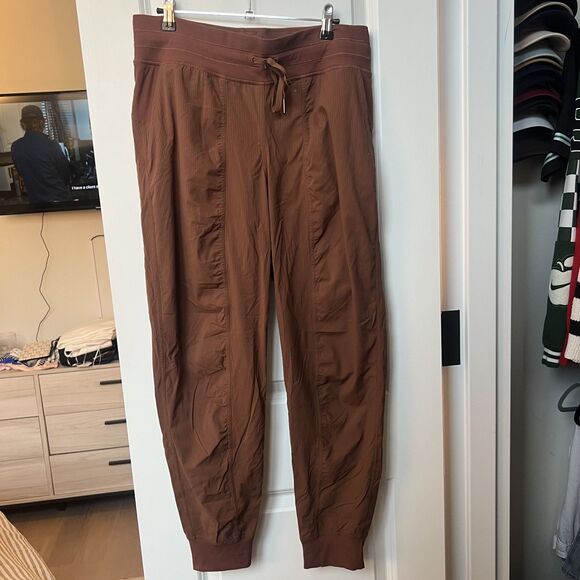 Lululemon Dance Studio Mid-Rise Jogger *Full Length - Picture 4 of 9